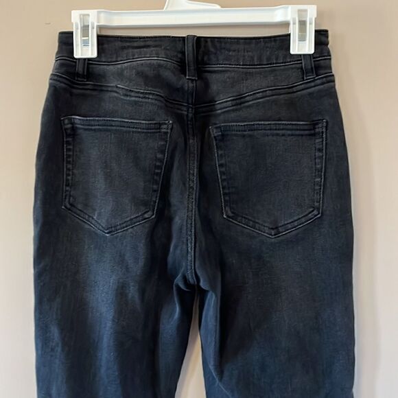 Womens’ Forever 21 Ripped Mom Jeans Size 4 or (27) - Picture 3 of 6